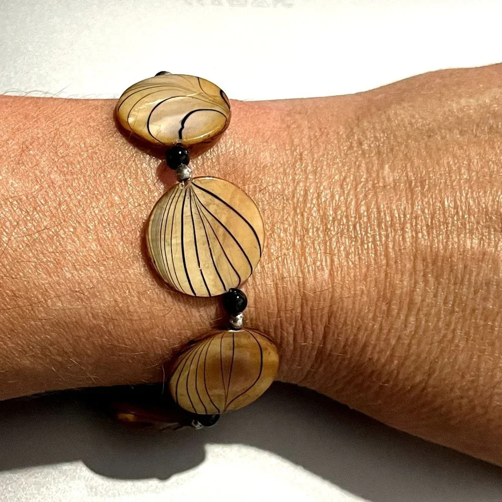 Vintage Donna Dressler Mother=of-Pearl Flat Beaded Disc Bracelet - Picture 5 of 6